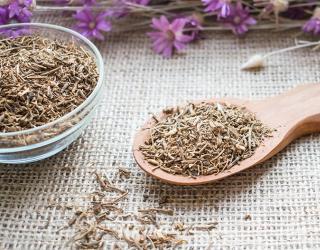 天然草本补剂缬草根的6大益处：舒解情绪、优化睡眠等