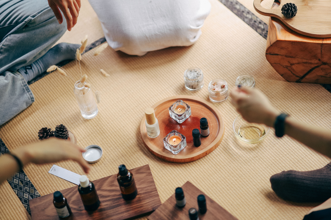 放松精油推荐|八款帮助正念减压的精油,用花草气息安定抚慰、自我疗愈