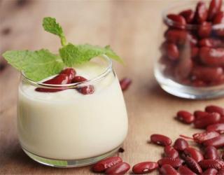 秋天，这道“四红汤”别忘了给家人喝，滋阴降秋燥，做法超简单