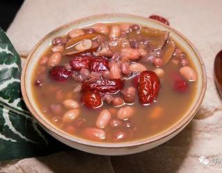 补血四红汤做法，肤色暗黄气血不足要多喝，营养丰富，做法简单