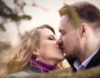 亲嘴为什么要伸舌头(亲嘴为什么要伸舌头摸)