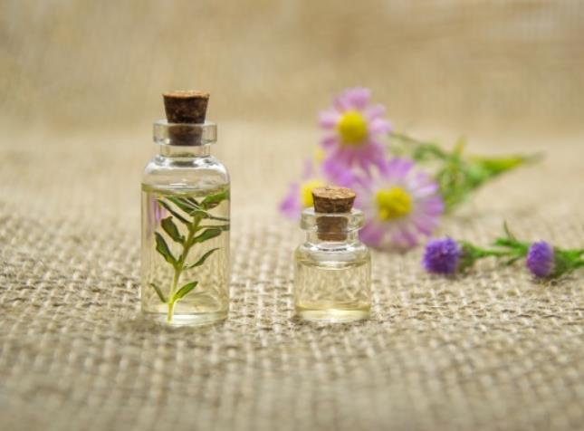 精油什么时候涂护肤顺序(精油应该什么时候涂)