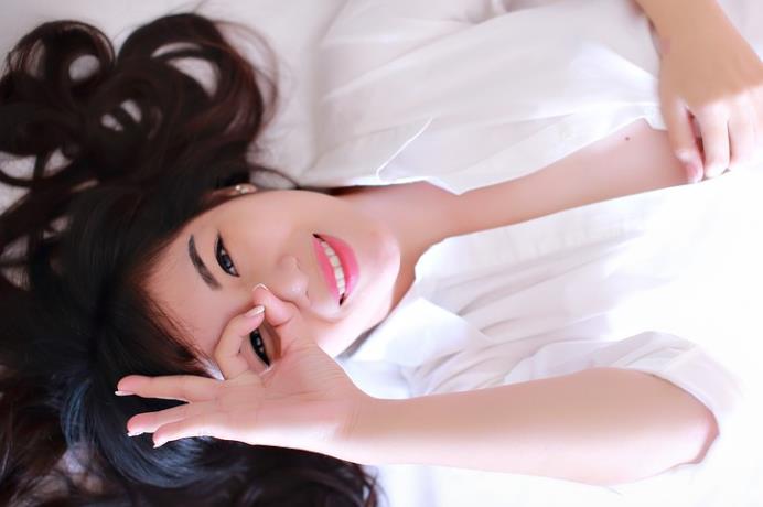 是什么导致乳房下垂?