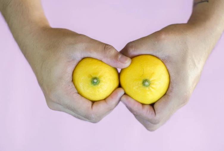 盐水和硅胶乳房植入物有什么区别?