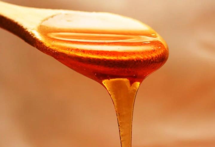 在脸上使用蜂蜜有什么好处？