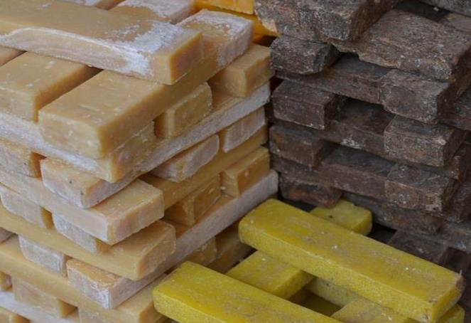 为什么我的羊奶皂变成褐色?