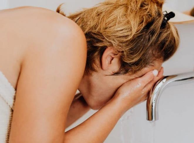 洗面奶对你的脸有什么作用?