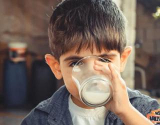 山羊奶闻起来是什么味道？