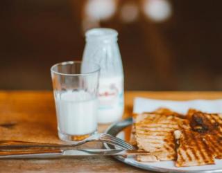 什么牛奶最适合洗脸？