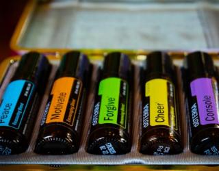 薰衣草单方精油怎么用于面部（使用方法）