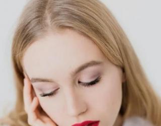 头发少怎么增加发量(头发少怎么增加发量吃什么)