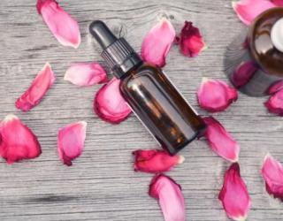 玫瑰精油怎么用_玫瑰精油的使用方法