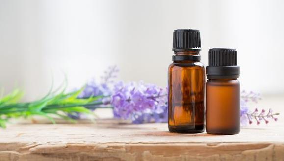 如何使用精油杀菌消毒:4个步骤