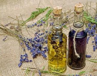 用于治疗喉咙痛、咳嗽和充血的15种精油及使用方法