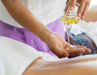 10种神奇的止痛精油以及使用方法