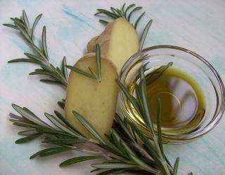 常见的4种缓解疼痛精油及其使用方法