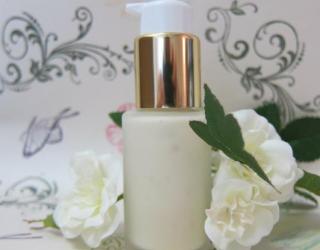 精华液对皮肤起什么作用(护肤精华液有什么作用)