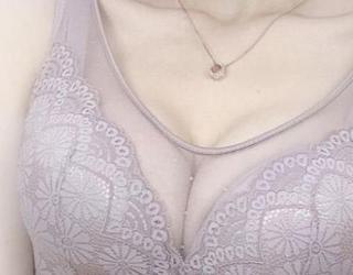 什么精油可以丰胸紧致(丰胸用哪种精油最有效)