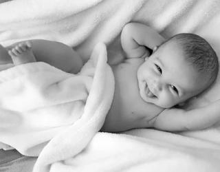 婴儿按摩好处(每天给婴儿按摩有什么好处)