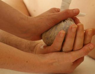 精油开背和推拿有什么区别(精油开背和中式推拿哪个好)