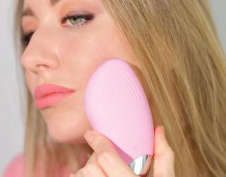 蒸脸器可以加精油吗（蒸脸器里面可以加什么）