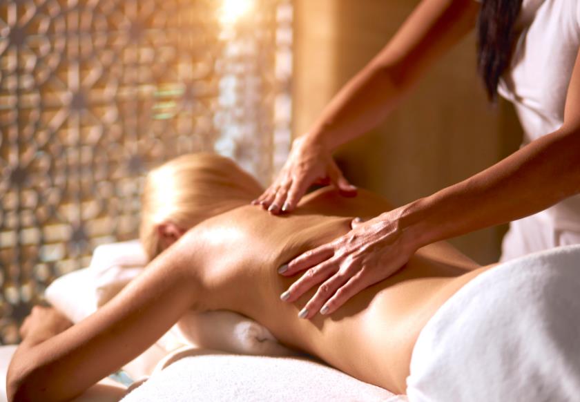 为什么晚上要卸妆(为什么睡觉一定要卸妆)